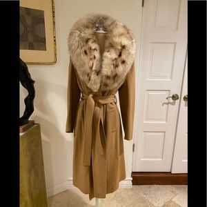 Gorgeous camel color cashmere jacket with fur collar